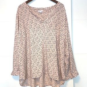Carolina belle light pink blouse with black hearts Vcut neck line  size 3x